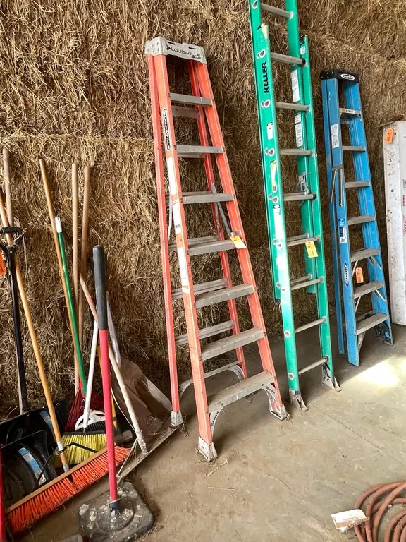 Louisville 8' Fiberglass Step Ladder