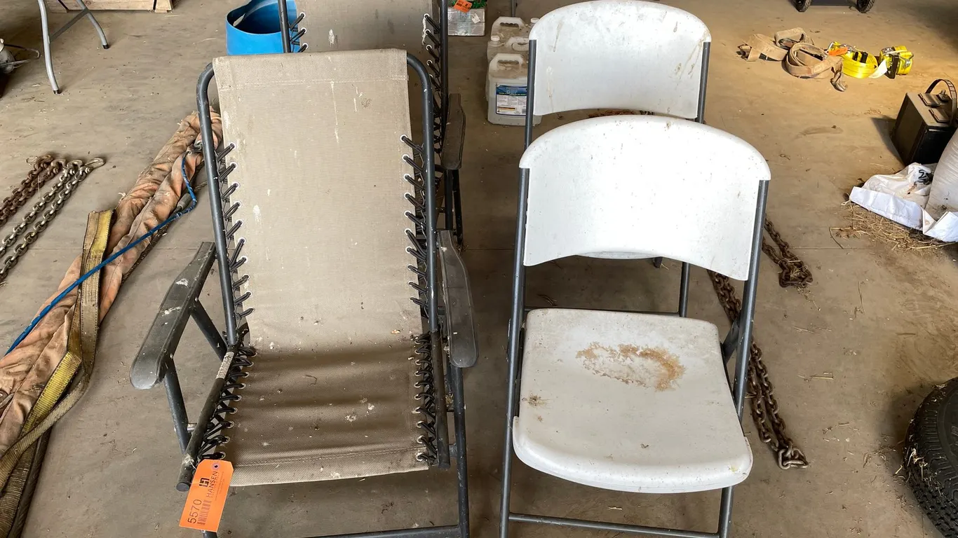 (4) Folding Chairs