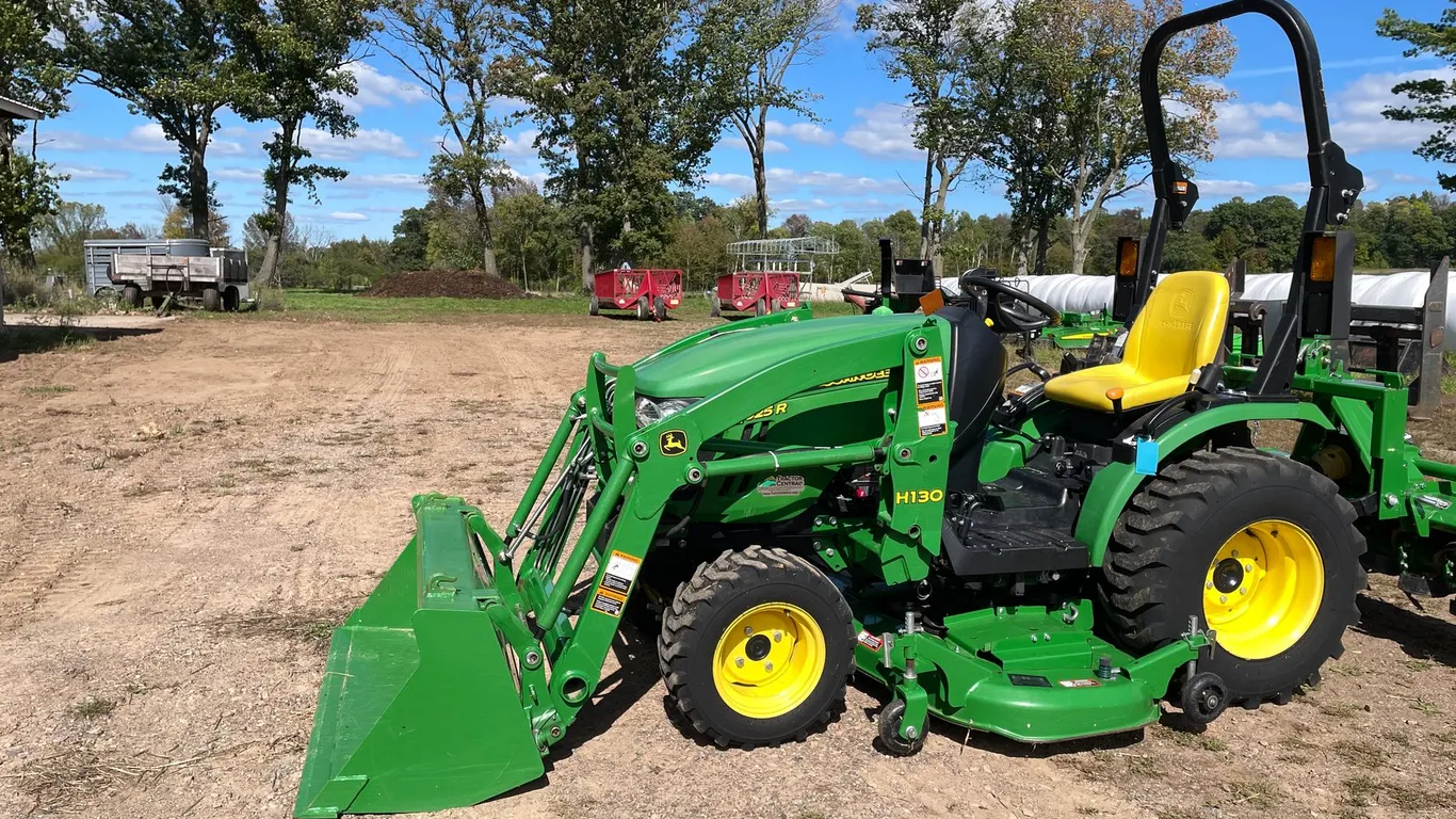 John Deere 2025R Compact Loader Tractor
