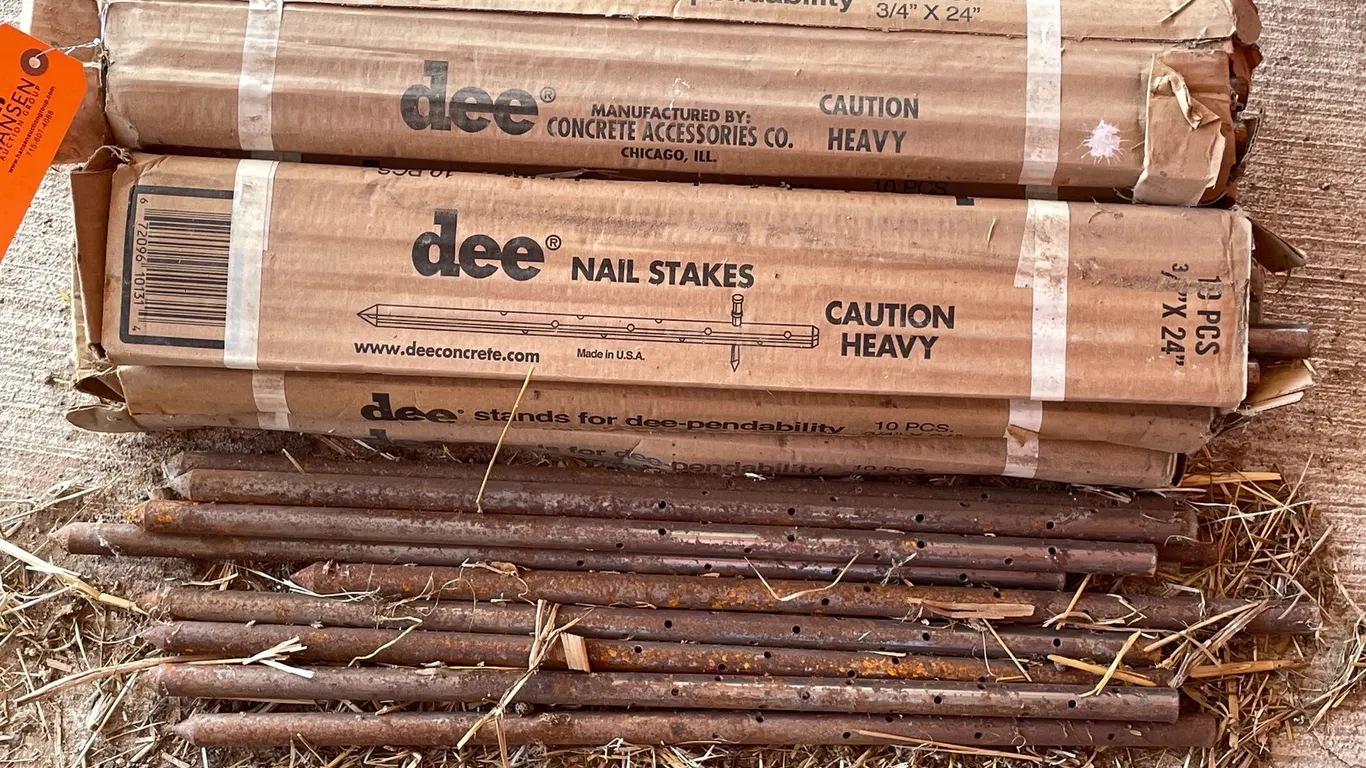 Lot of 3/4" x 20" Concrete Form Stakes