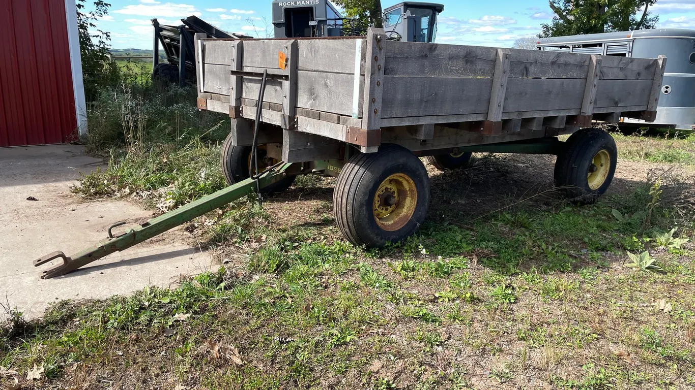 Hydraulic Dump Wagon on John Deere Running Gear
