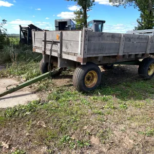 Hydraulic Dump Wagon on John Deere Running Gear