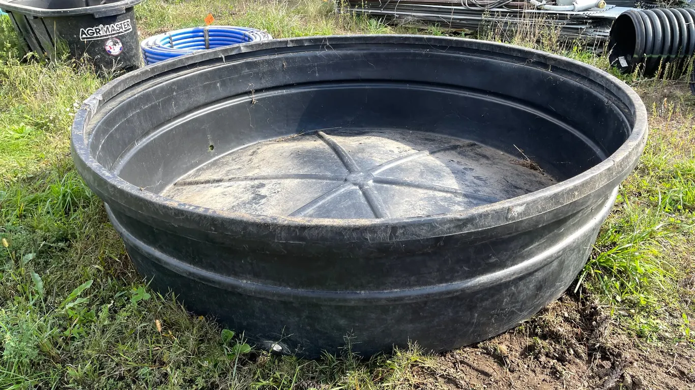 7'6" Poly Stock Tank