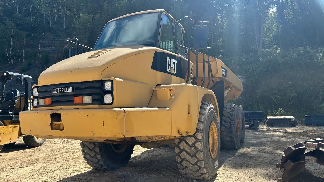Cat 725 Haul Truck