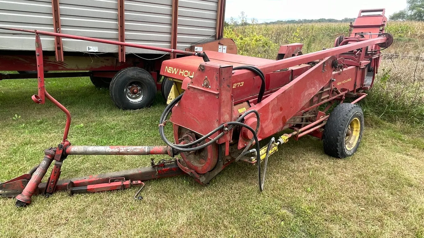 New Holland 273 Small Square Baler