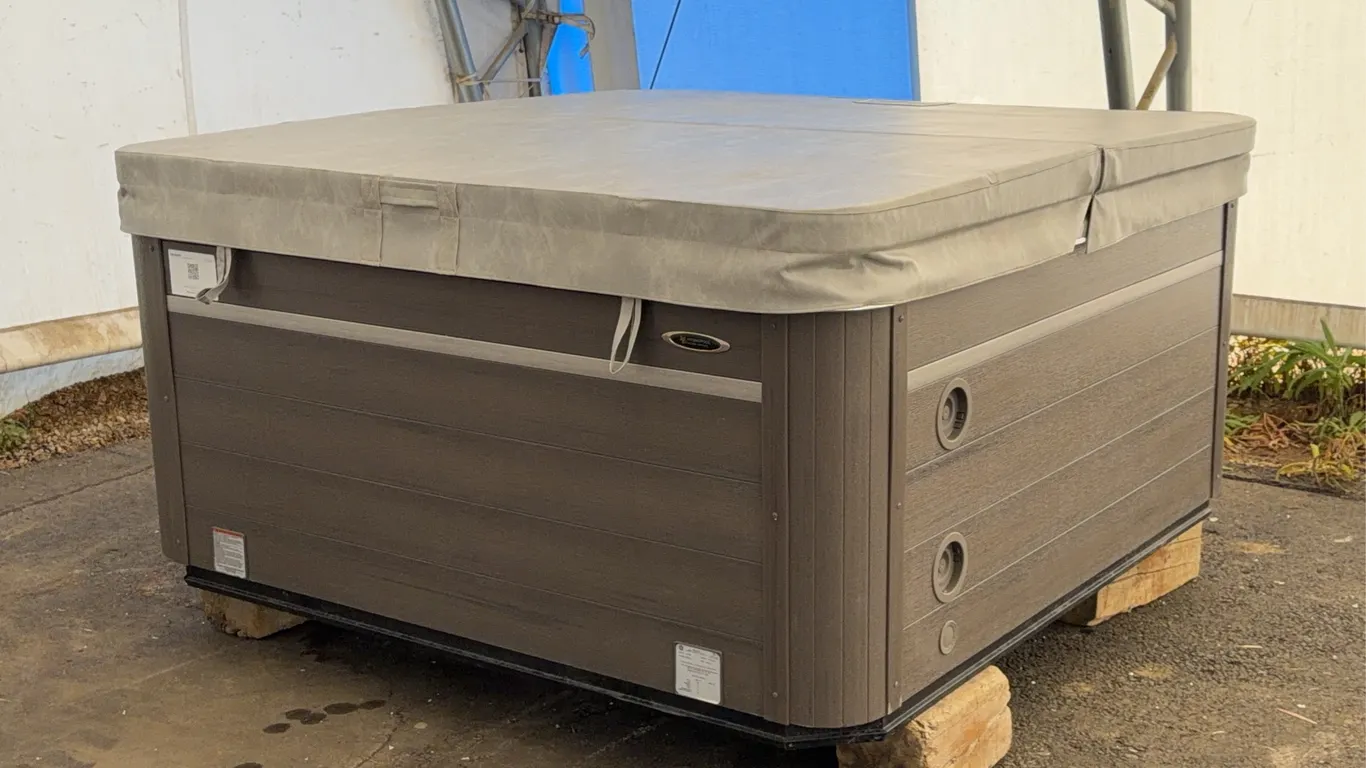 2022 Hydropool Signature Self-Cleaning 570 Gold Hot Tub