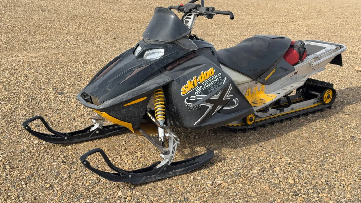 2004 Ski-Doo Summit Snowmobile