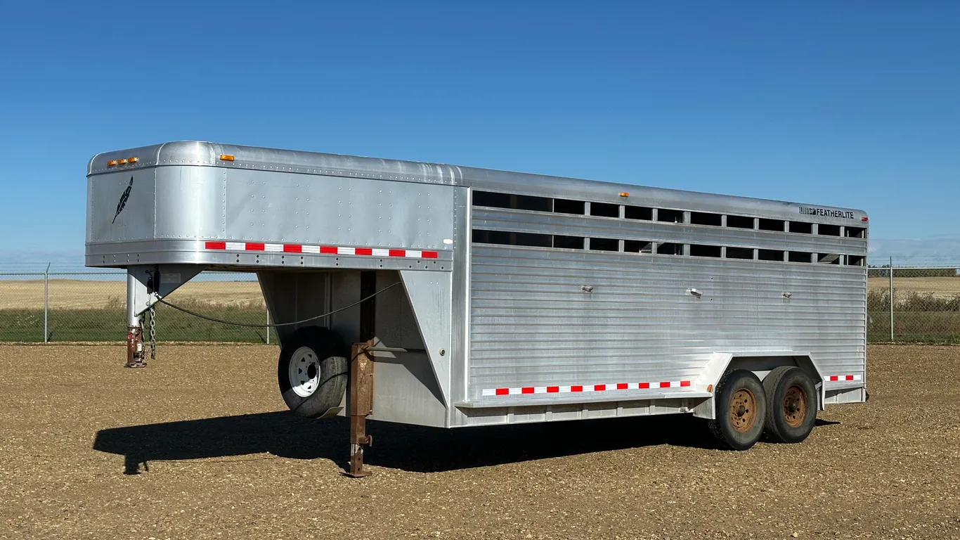 2006 Featherlite Trailers 8127 T/A 5th Wheel Stock Trailer