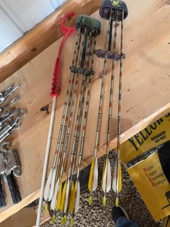 Easton XX75 Camo Hunter Arrows With Quivers