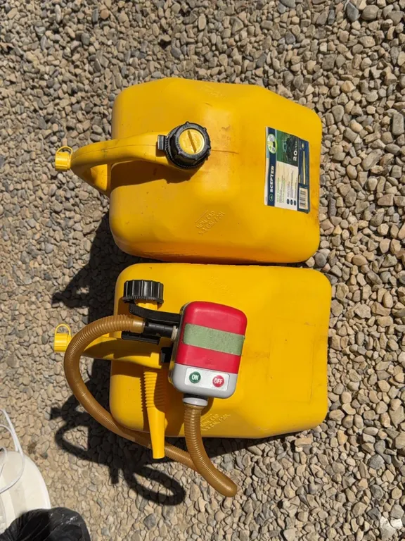 Scepter 20L Diesel Cans With Electric Transfer Pump