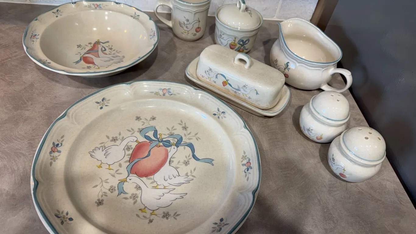 International Tableworks Marmalade Stoneware Set