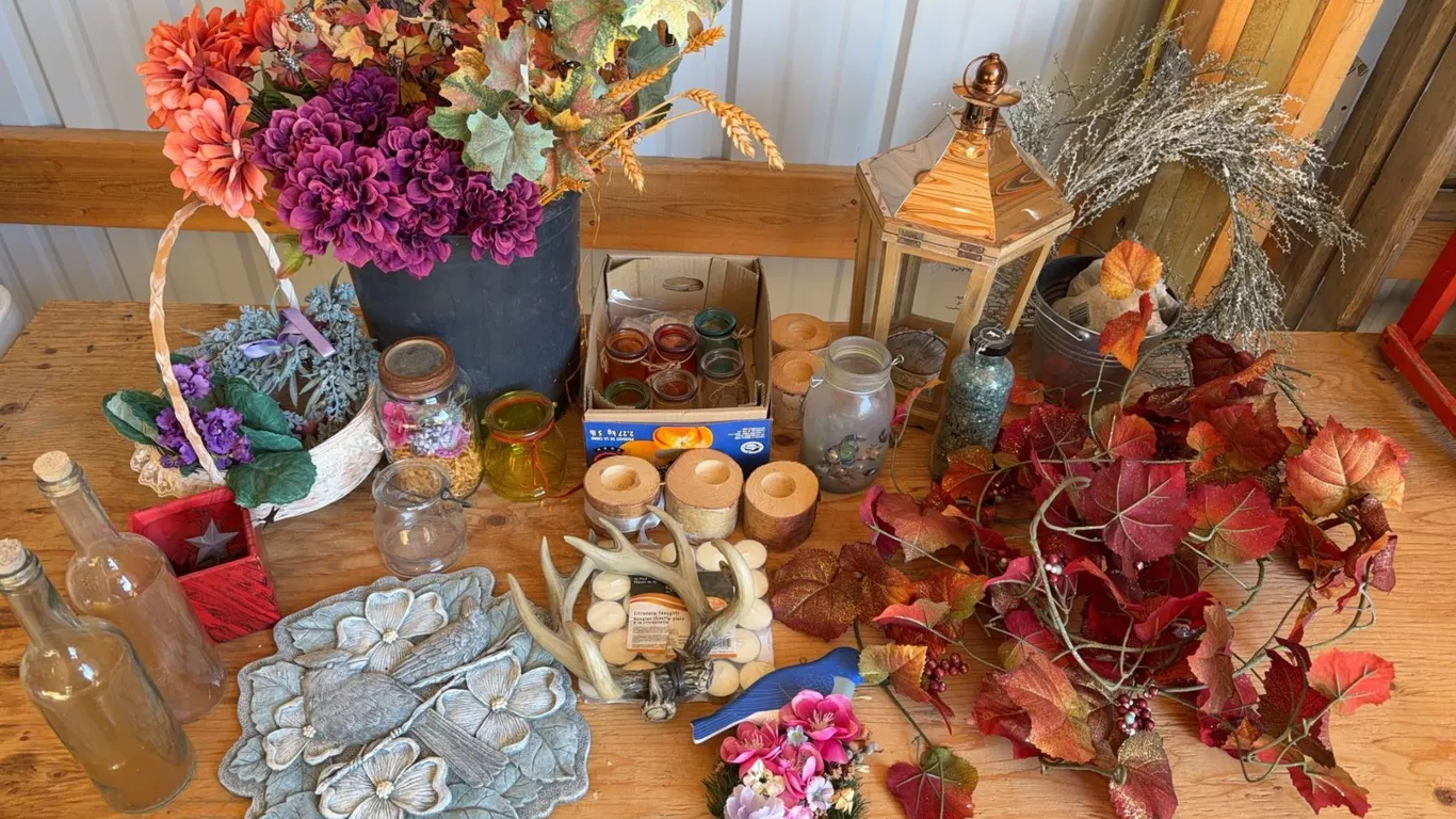 Lot: Faux Florals, Decor, Glass, Lantern