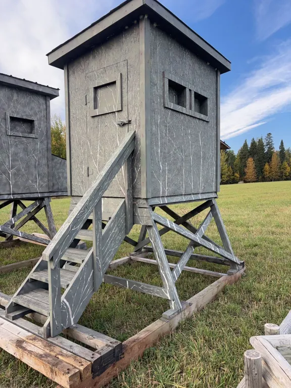 Insulated Elevated Wooden Hunting Blind on Skids