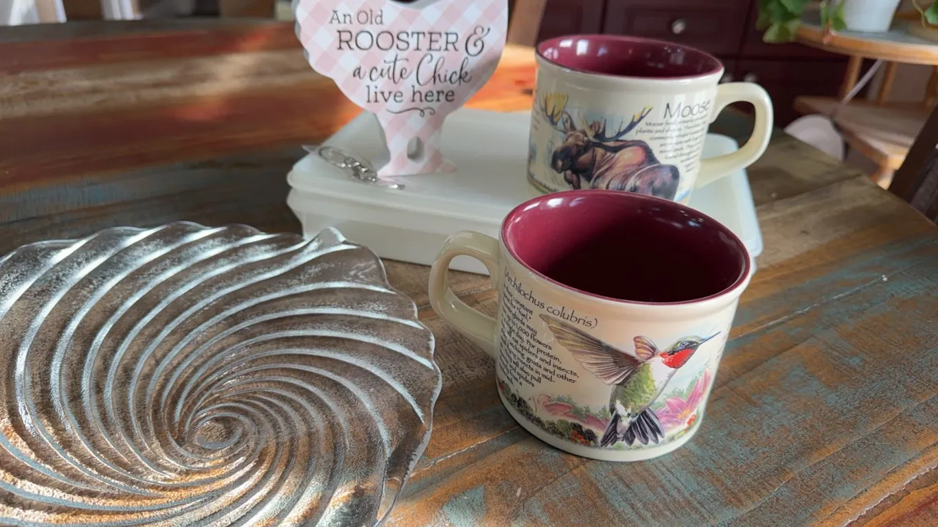 Lot: Wildlife Mugs, Swirl Glass Plate, Tupperware