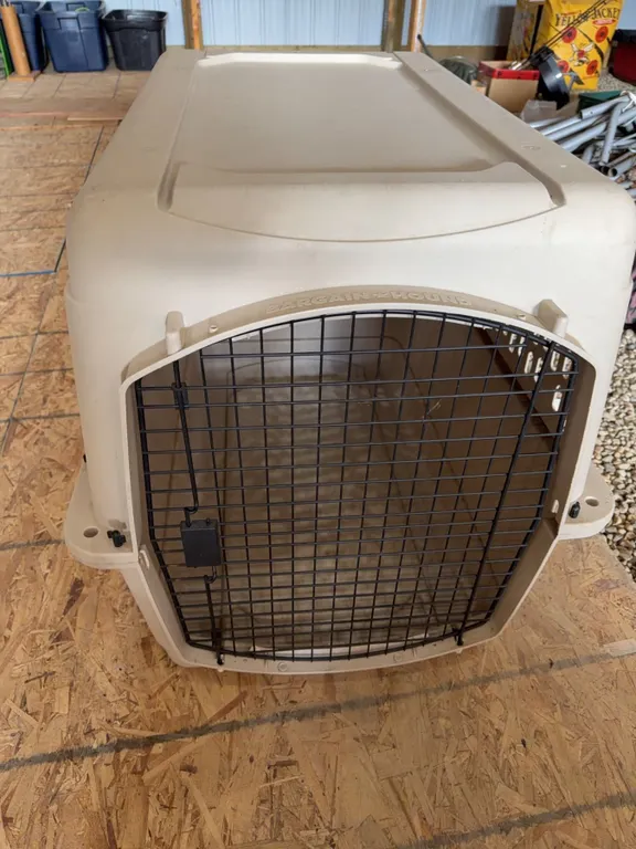 Bargain Hound Plastic Dog Crate Large