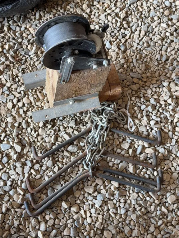 Hand Crank Winch With Hooks and Chains