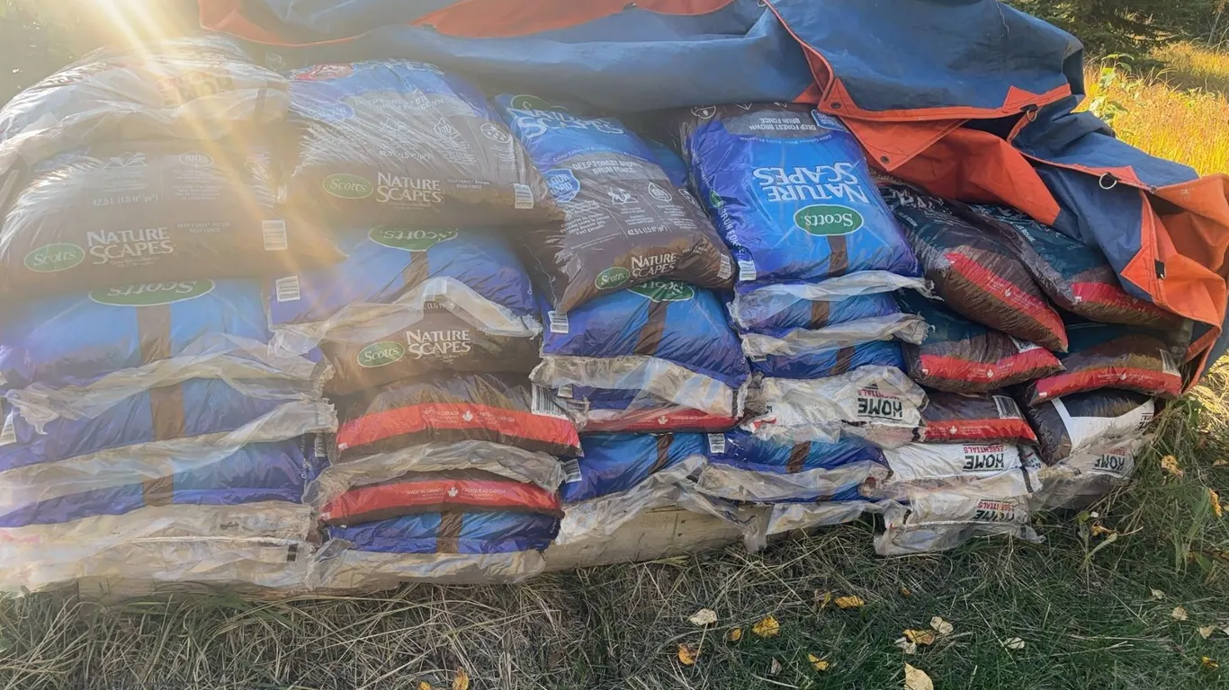 Approx. 60 Bags Scotts & Home Essentials Mulch