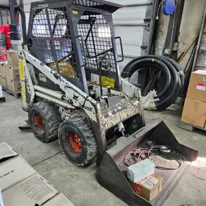 SKID STEER: Bobcat 440B: Gas: Bucket