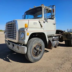 TRUCK TRACTOR: Ford N-900: Single Axle: 534SD V8 Gasoline