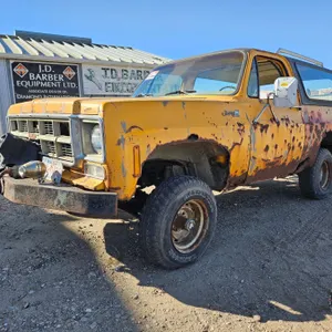 CLASSIC SUV: 1977 GMC Jimmy: 4x4: V8 Gasoline: Manual Transmission
