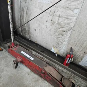 Heavy-Duty Hydraulic Floor Jack