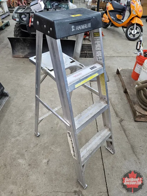 Featherlite 4 ft. Aluminum Step Ladder