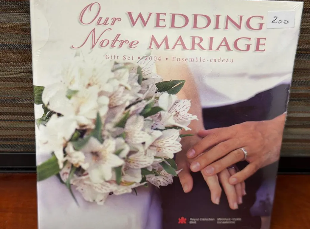 2004 Cdn Wedding Set - Mint Cond