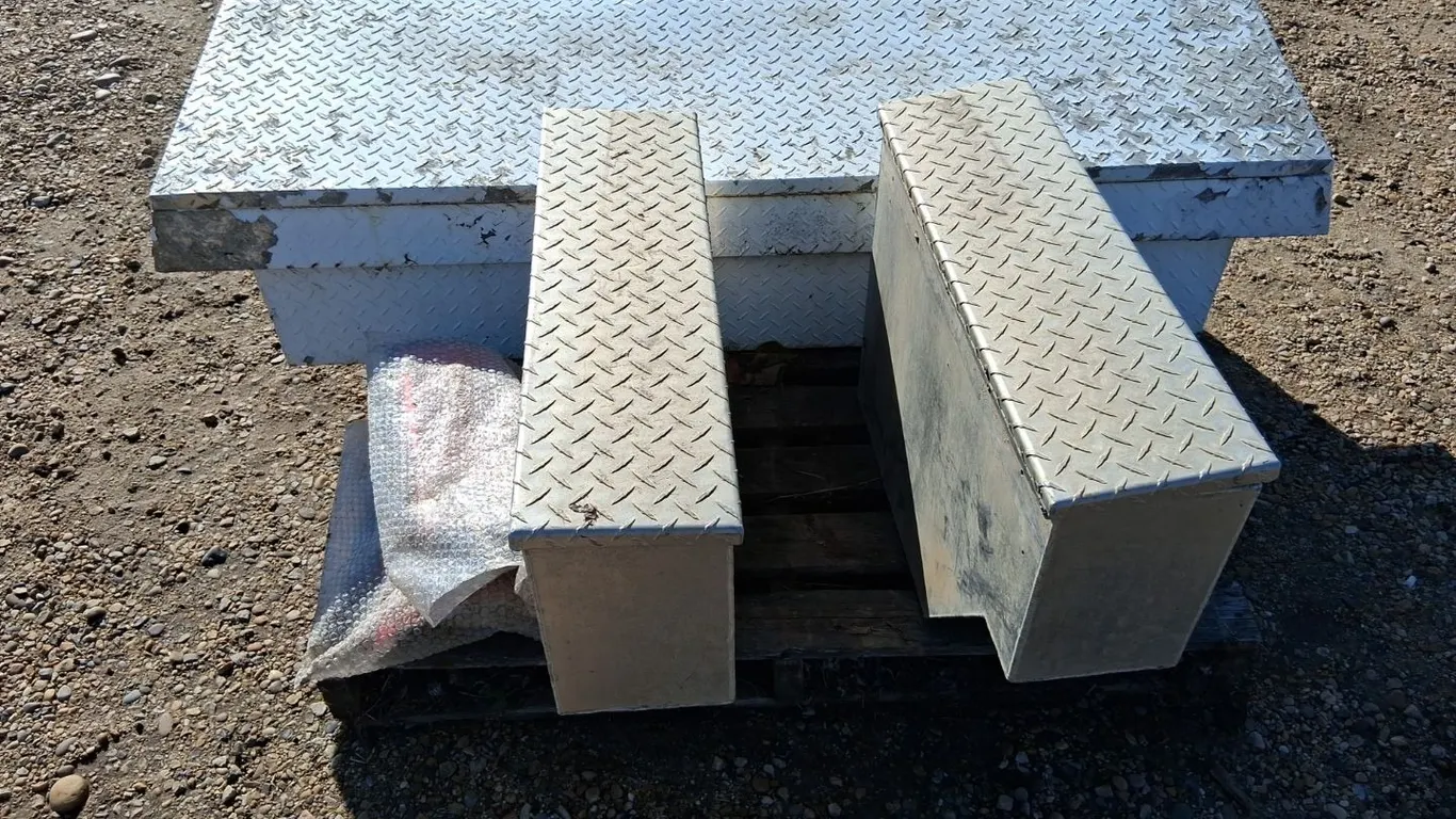Jockey Box, 2 Aluminum Wheel Well Boxes, Tail Lights