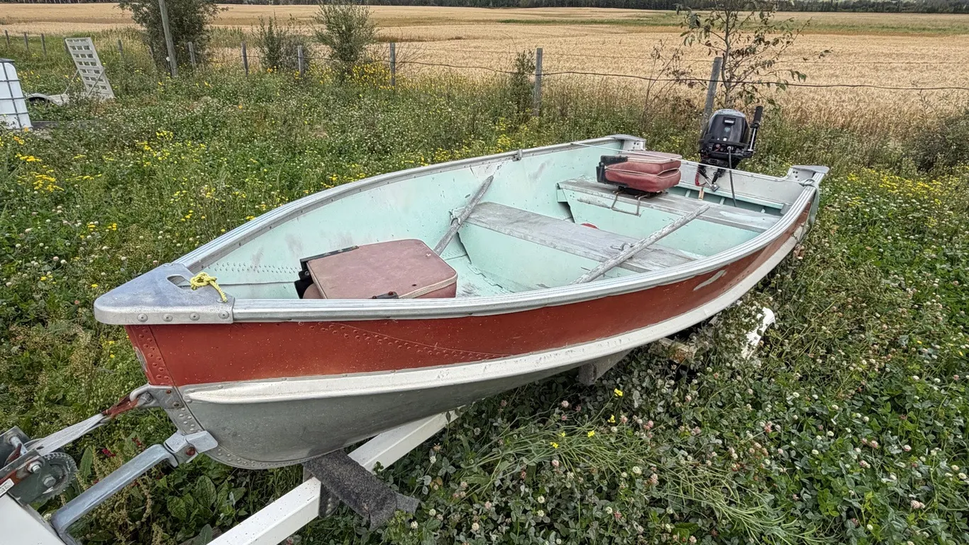 14’ Naiden Aluminum Boat w/ Trailer & Togatsu 4 Stroke Outboard
