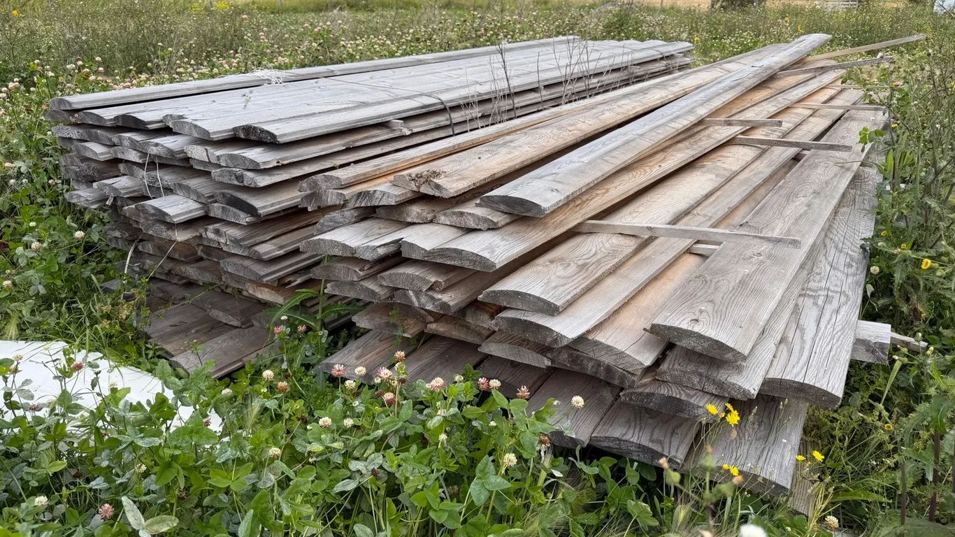 Lifts of Log Pine Siding Lumber *See Pictures **This item SOLD LIVE ON-SITE ONLY!!
