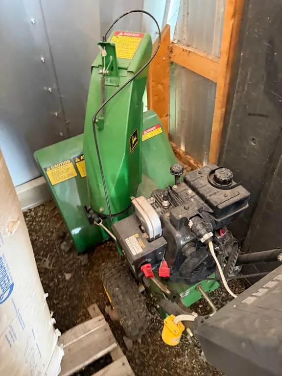 John Deere Snowblower *See Pictures **This item SOLD LIVE ON-SITE ONLY!!