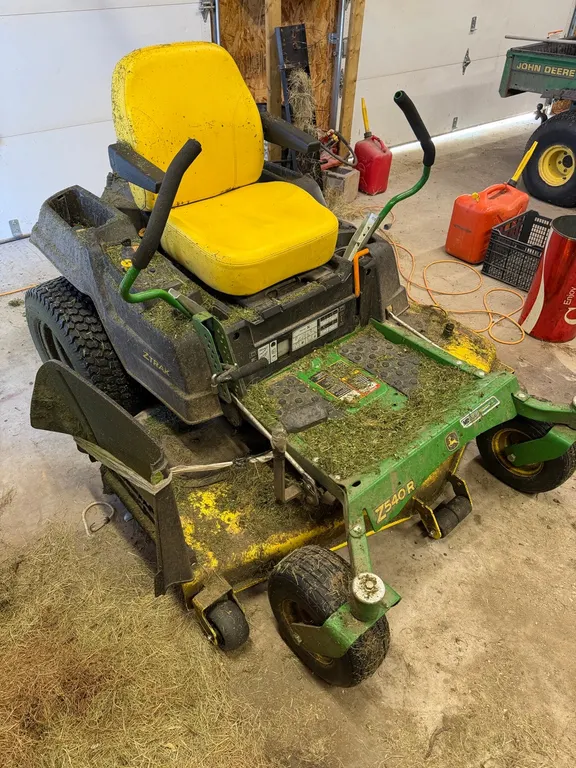 John Deere Zero Turn Mower * Pictured post wet mowing **This item SOLD LIVE ON-SITE ONLY!!