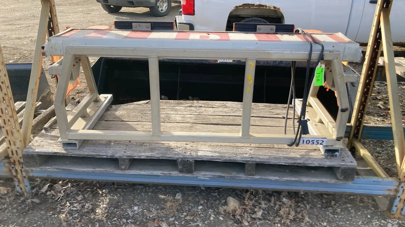 Pilot Truck Sign/Light with Headache Rack
