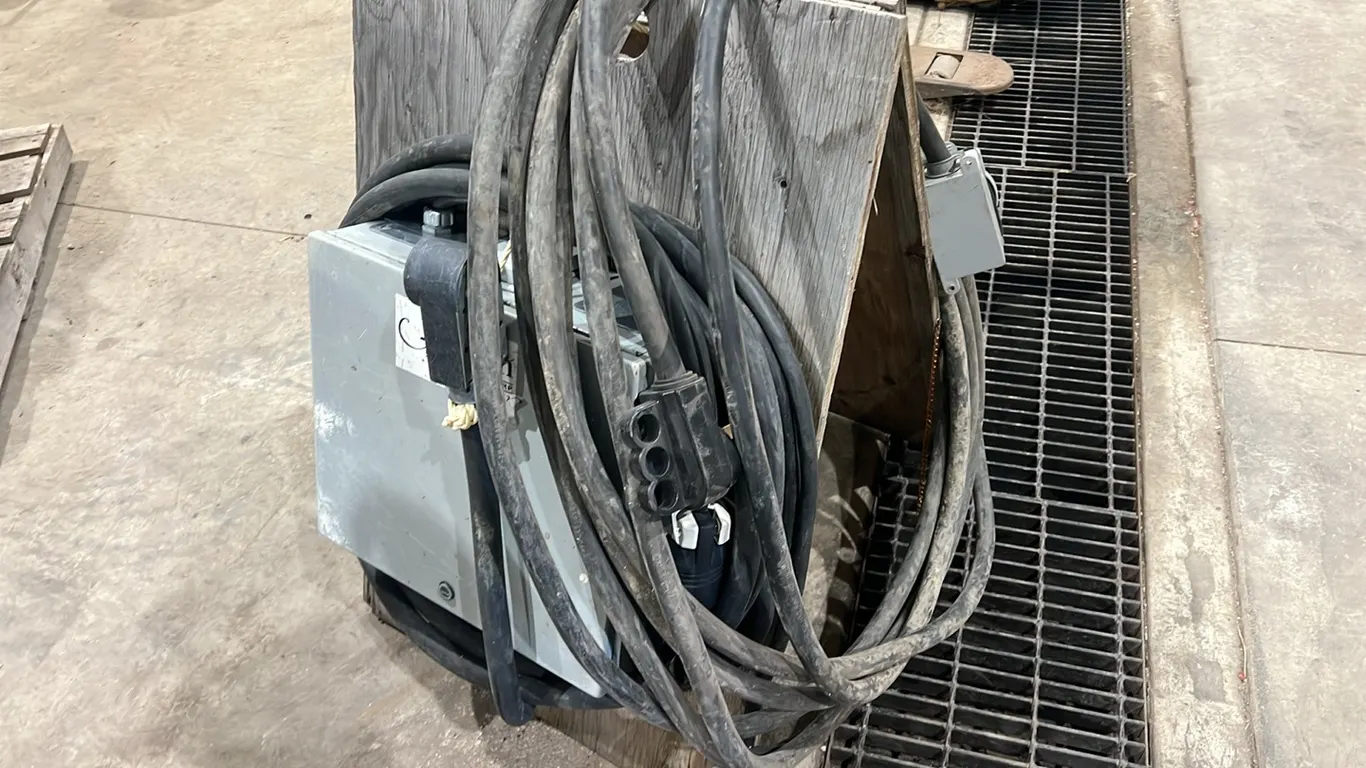 220 Volt Junction Box with (2) Heavy Duty 220V Cords