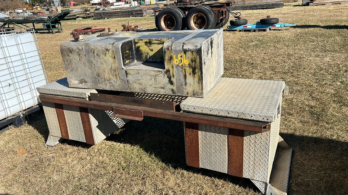 Approx 100 Gallon Step Side Aluminum Fuel Tank and Set of Under Tow Aluminum Tool Boxes