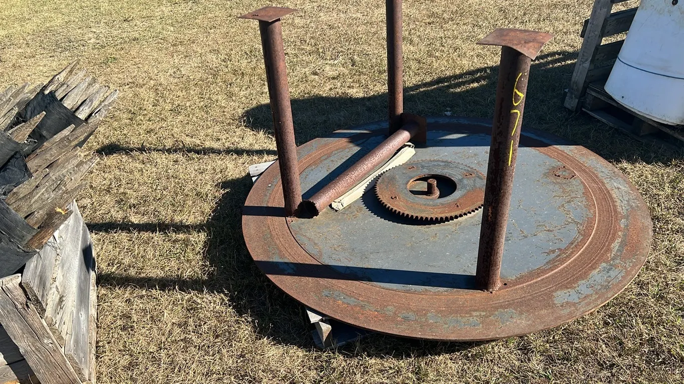 65" Round Heavy Duty Metal Welding Table
