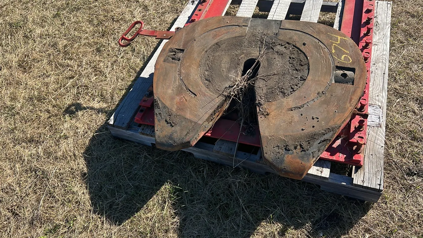 Fifth Wheel Plate with Mounting Bracket and Air Actuator