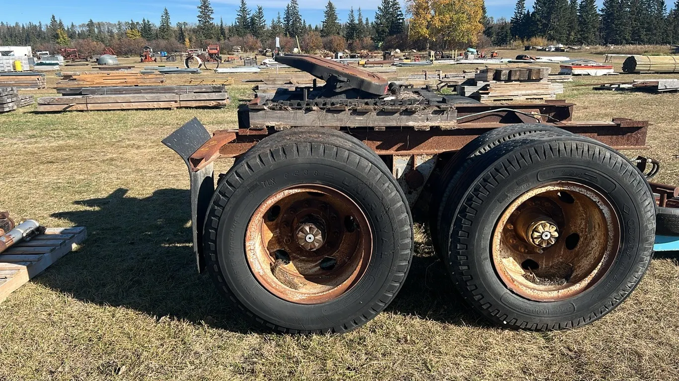 Set of Tandem Axle 10.00 R 22.5 Tires with Eco Spring Ride Frame and Fifth Wheel
