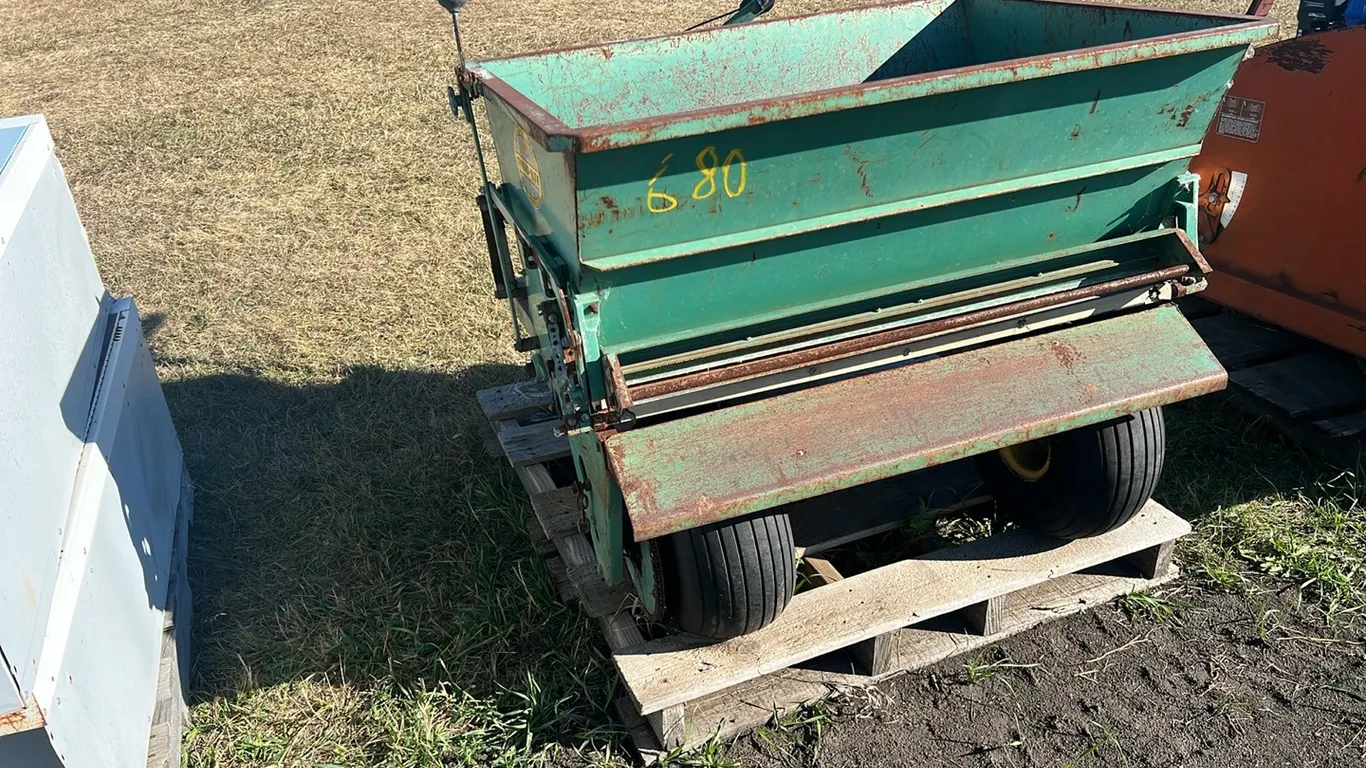 Ryan Spread Rite Spreader with 5Hp Briggs and Stratton Gas Engine with Mounting Drive