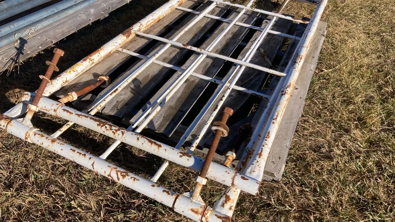 (2) 8' 5 Bar Gates