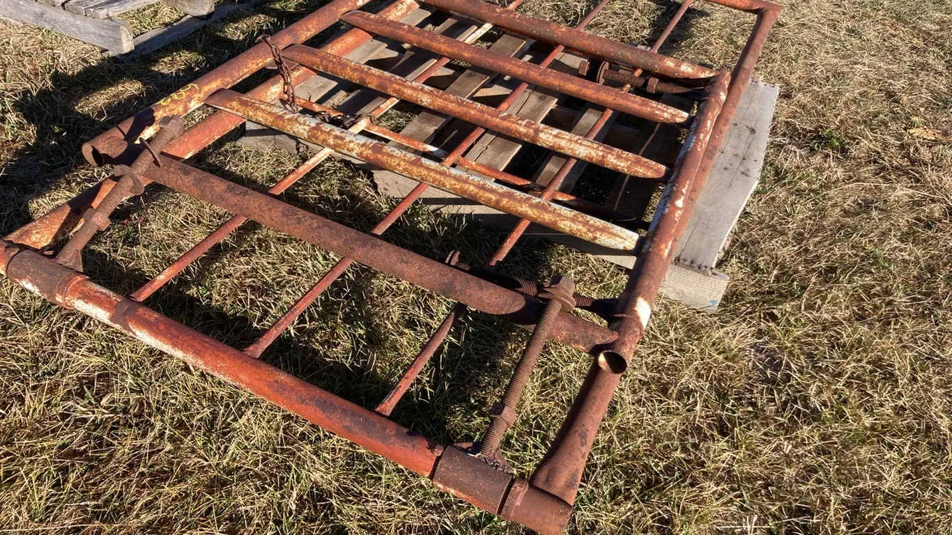 (1) 4' Walk through Gate, (1) 8' 5 Bar Gate