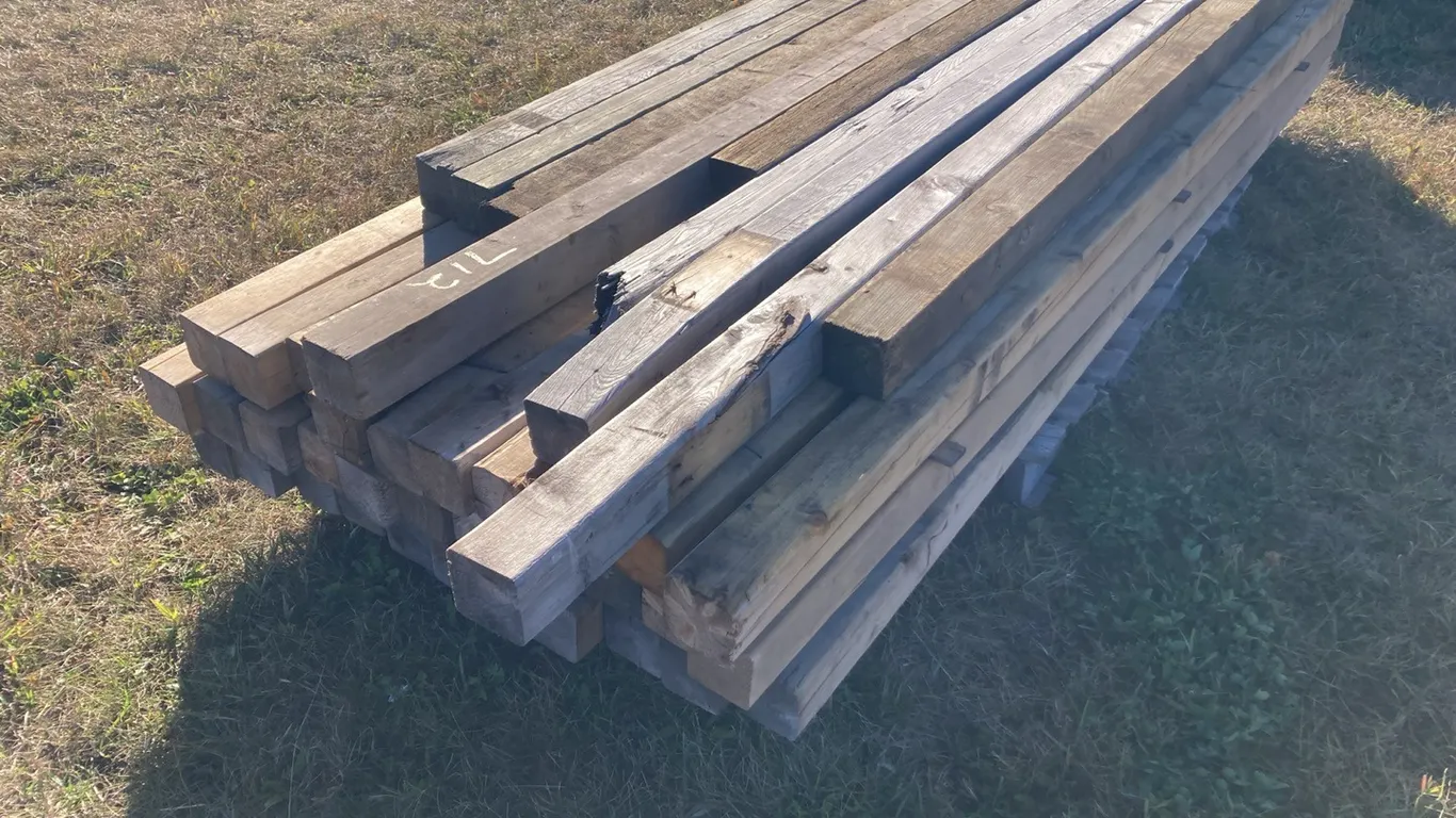 Approx (40) 4" x 4" x 5' - 8' Spruce Posts Some Treated