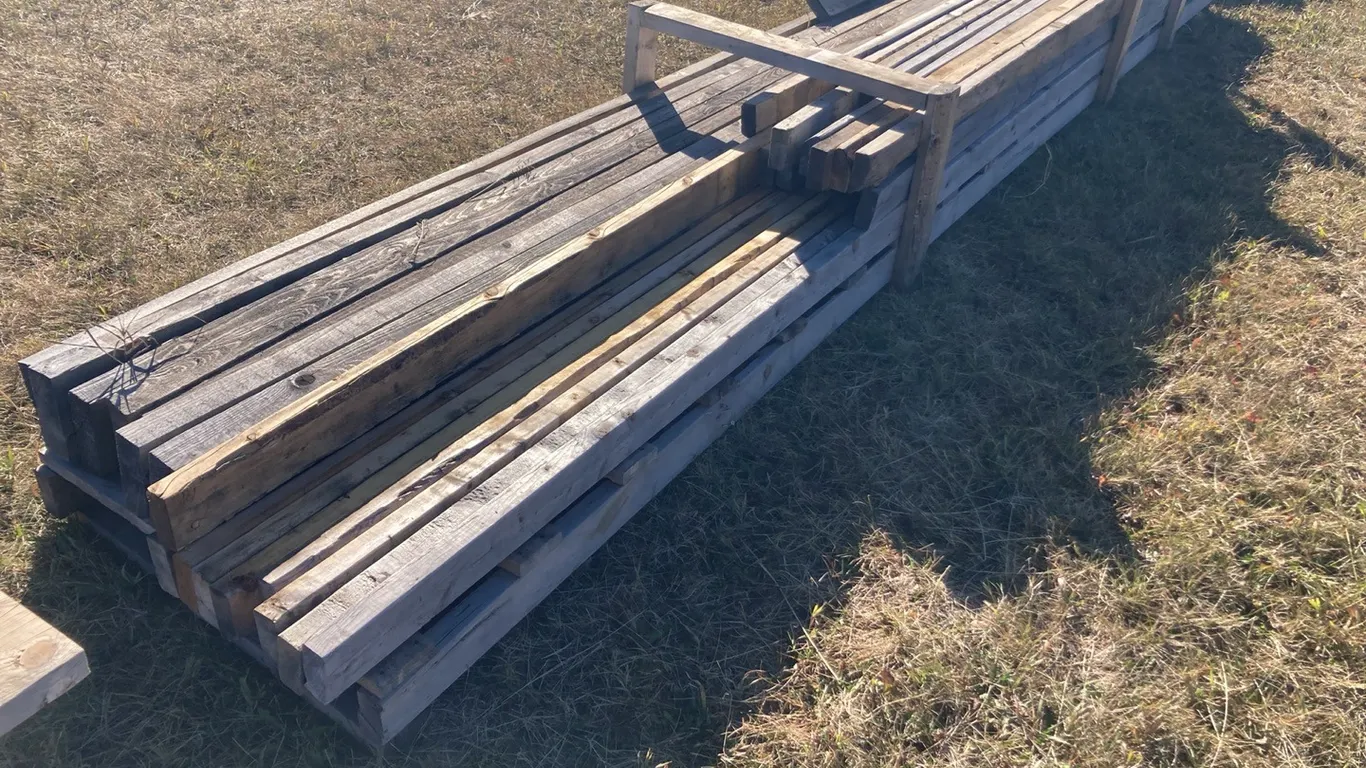 Approx (31) 2" x 4" - 6" x 4' - 16' Spruce Boards