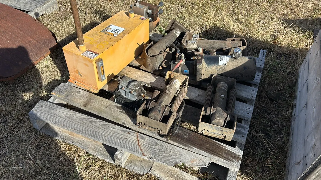 Hydraulic Tank with (4) Electric Over Hydraulic HWH Jacks and Electric Pump