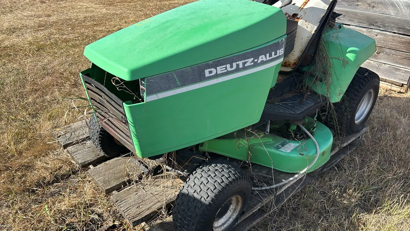 Deutz Allis 1613 Ride on Lawn Mower