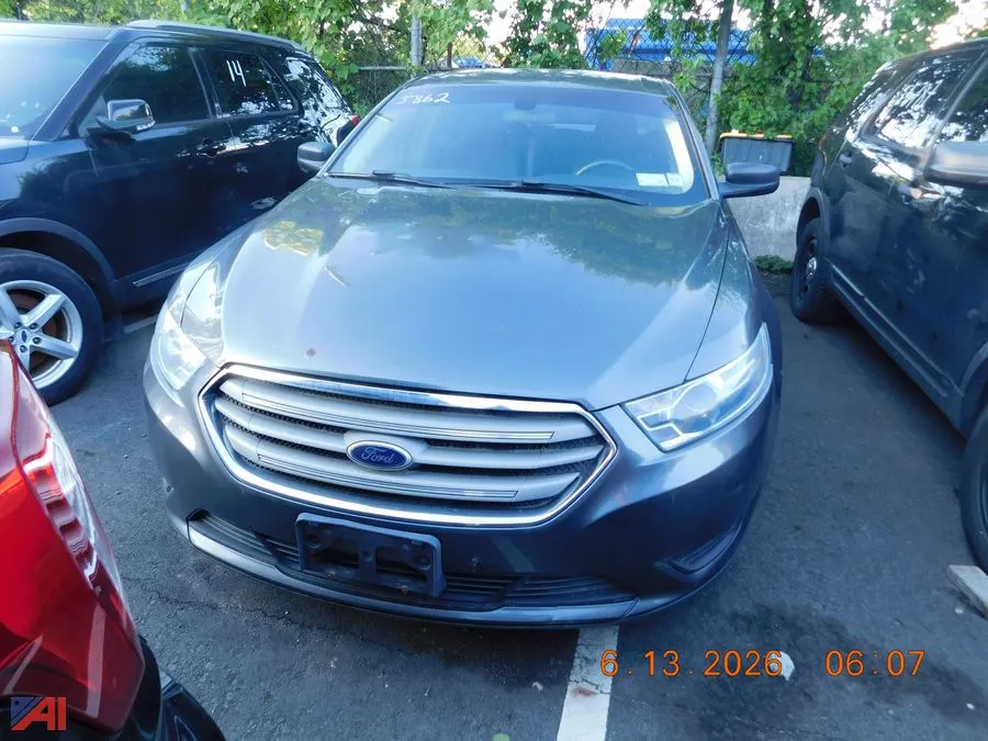 (#5862) 2016 Ford Taurus 4 Door Sedan