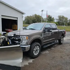 2022 Ford F-250XLT Super Duty 4DR Pickup Truck with V-Plow