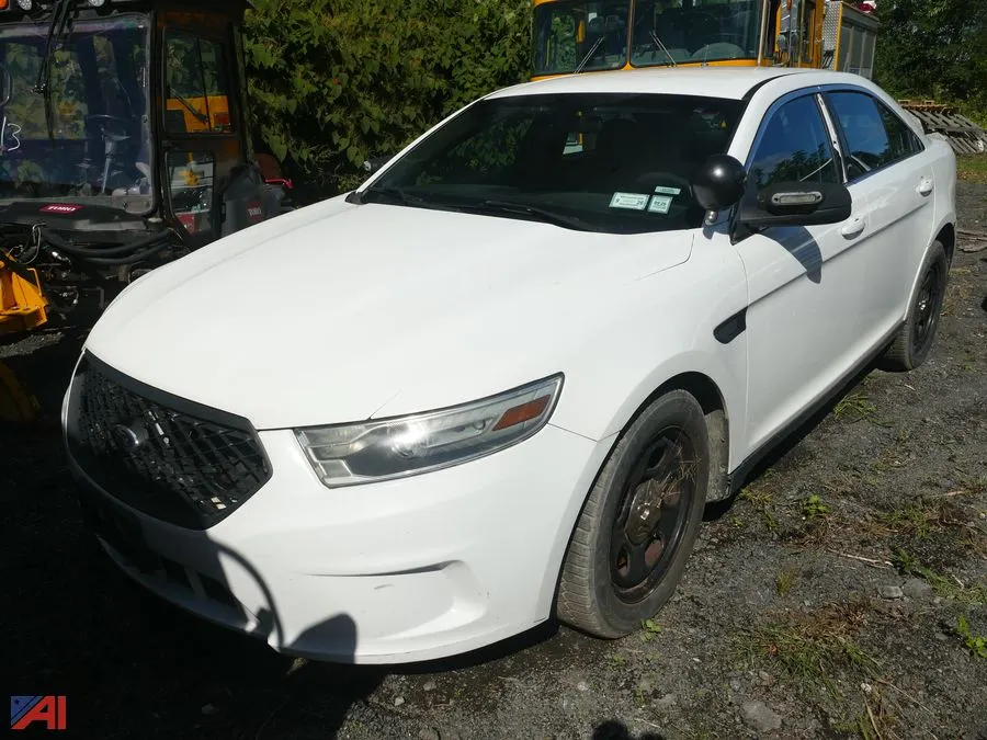 (#15) 2013 Ford Taurus Sedan/Police Vehicle