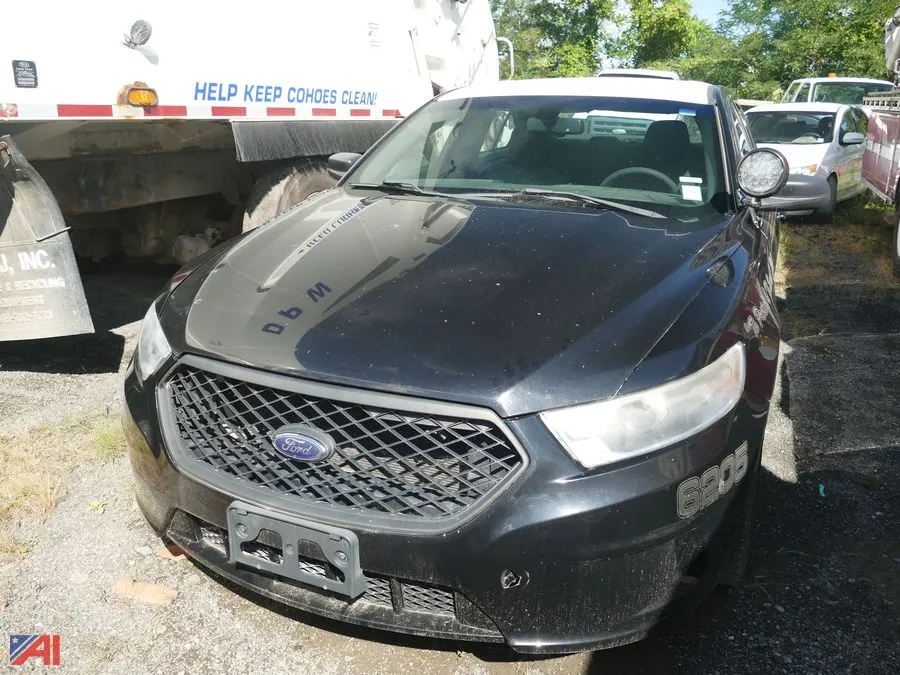 (#19-205) 2017 Ford Taurus Sedan/Police Vehicle