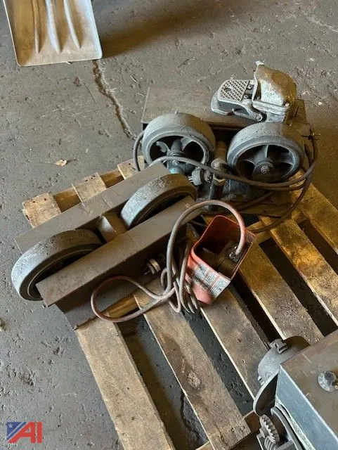 Atlas Welding Positioner and Portable Cutting Machine with (2) Turning Rolls